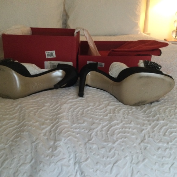 VALENTINO, size 37, black satin with rhinestone bows - Picture 6 of 8